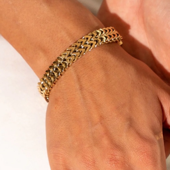 Textured bracelet - Picture 5 of 5